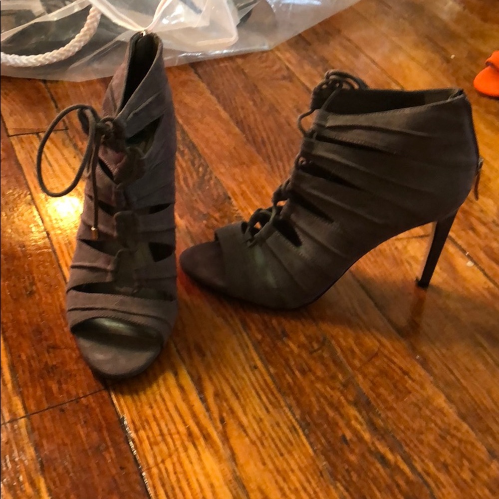 BCBG generation gray heels